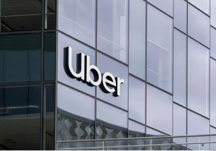 Компания Uber потратит 100 миллионов долларов на строительство зарядных станций для роботакси.