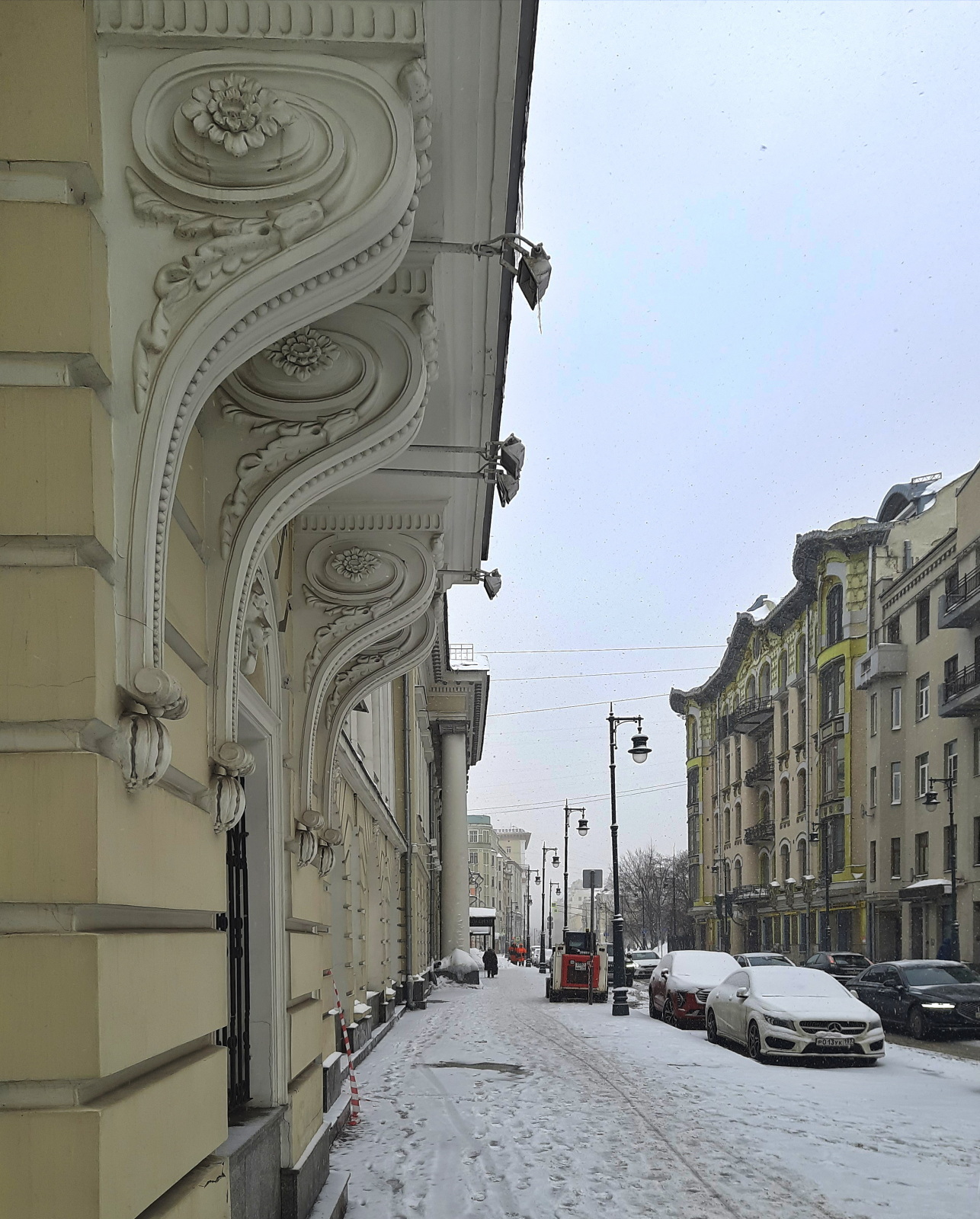 Чего только не услышишь и не увидишь на московской улице (занесённой снегом)