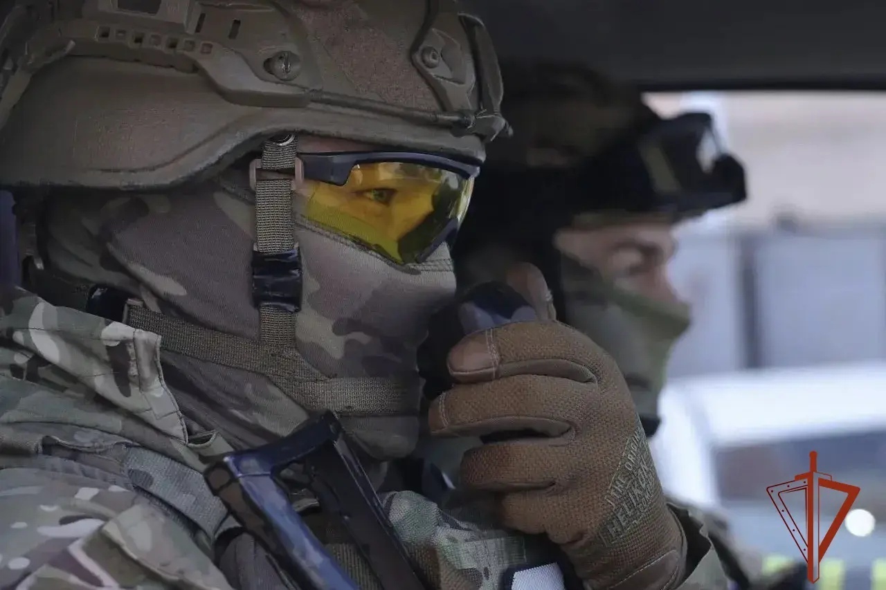 В Новосибирске при участии спецназа Росгвардии проходят оперативно-профилактические мероприятия по проверке соблюдения миграционного законодательства В Новосибирске при участии спецназа Росгвардии проходят оперативно-профилактические мероприятия по проверке соблюдения миграционного законодательства