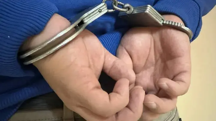 ФСБ шутку подогнали 1 апреля? Что, опять? Их гребут частым гребнем, а они все воруют и воруют. В Челябинске задержан чужой замминистра?