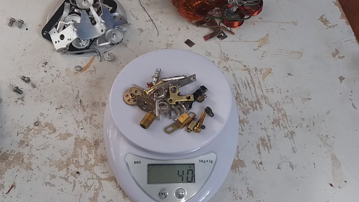 Электросчётчик 1961 года содержит ..