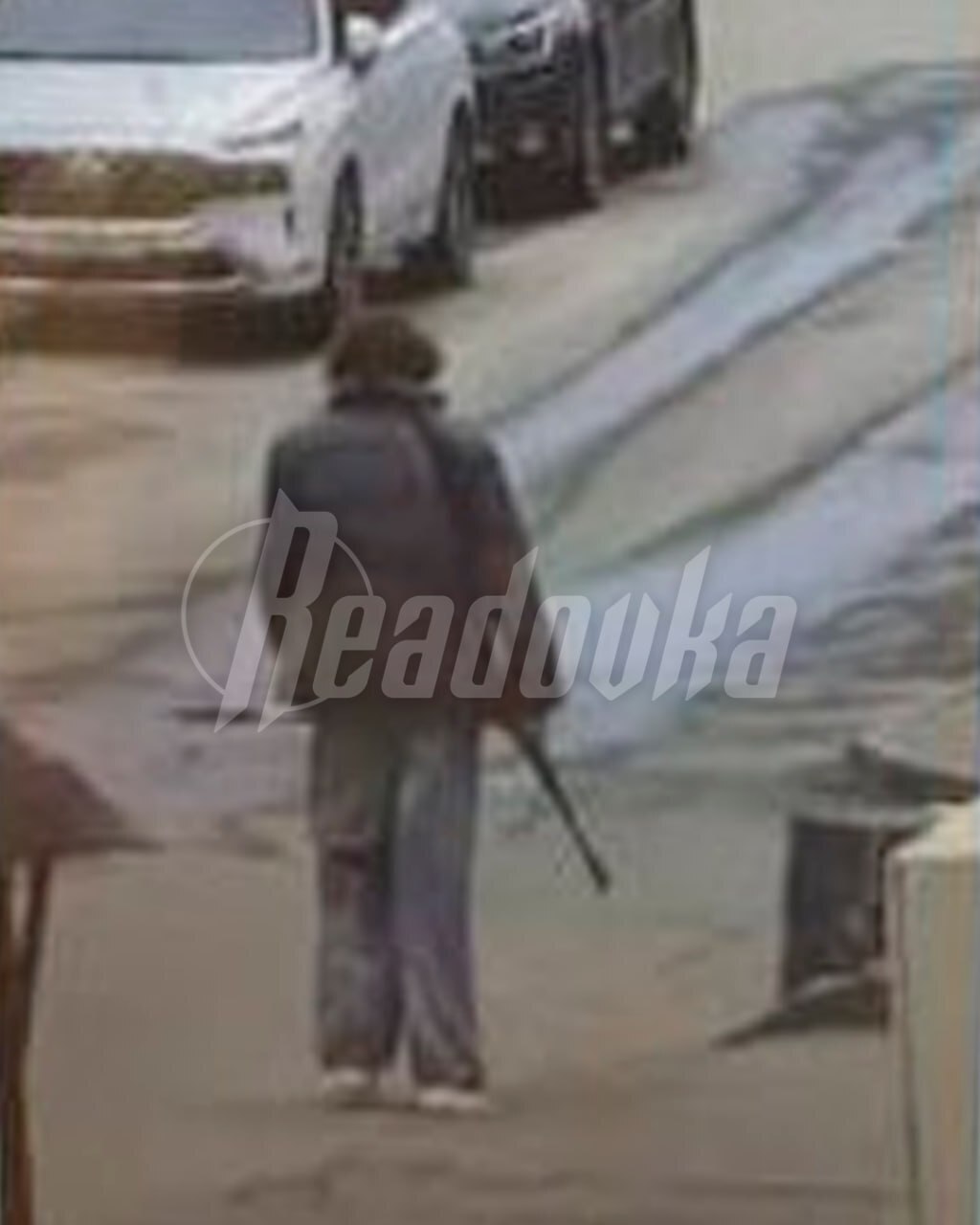 Мужик с винтовкой замечен в районе Теплого Стана в Москве