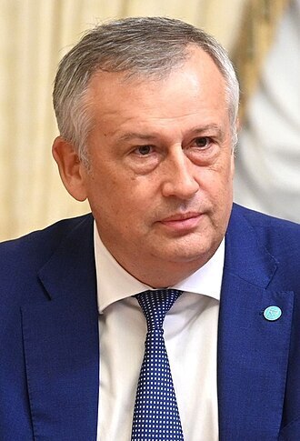 Стабильный интернет и дочка во Франции: что сделал губернатор Ленинградской области для победы?