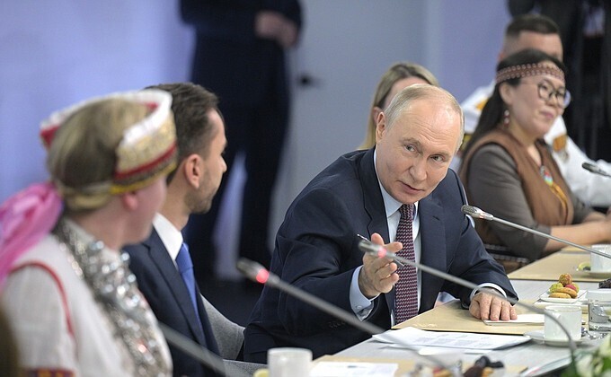 Мост в светлое вчера:Путин призвал построить мост через Сахалин