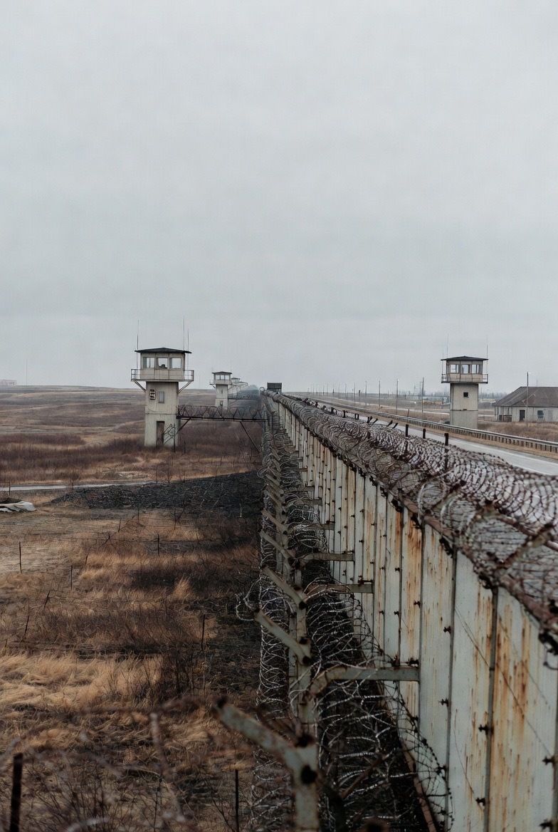 Европа закрывается от России. На западе строят новый железный занавес