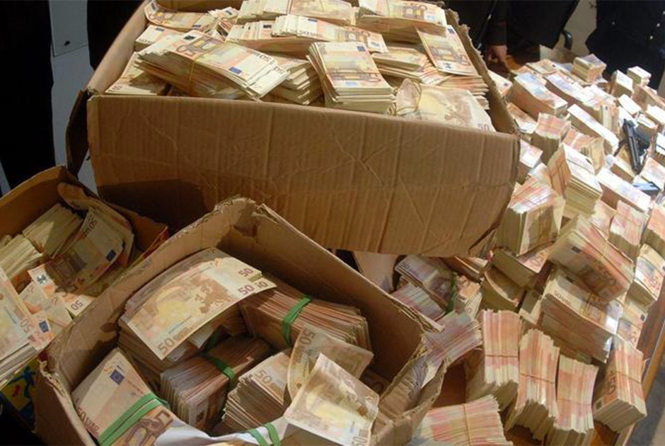 Стыд и позор: За три месяца у российских взяточников изъяли более 150 миллиардов рублей.
