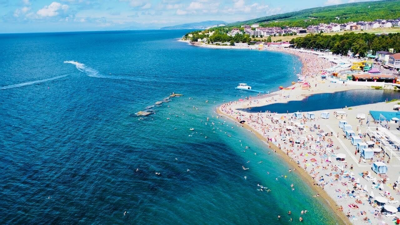 На нашем юге нашел место дешевле чем в Крыму и Абхазии. Природа не хуже, а местами даже лучше