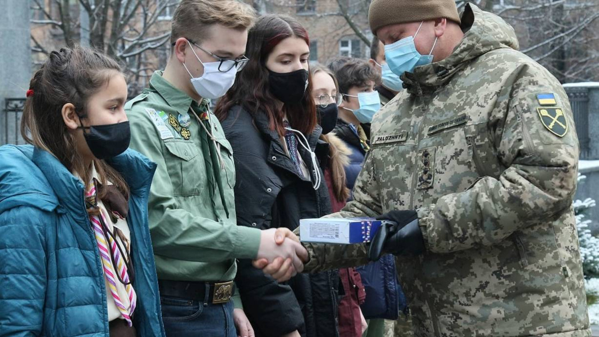 "В Киеве предпринимаются попытки привлечения военнослужащих ВСУ с целью последующей вербовки несовершеннолетних.