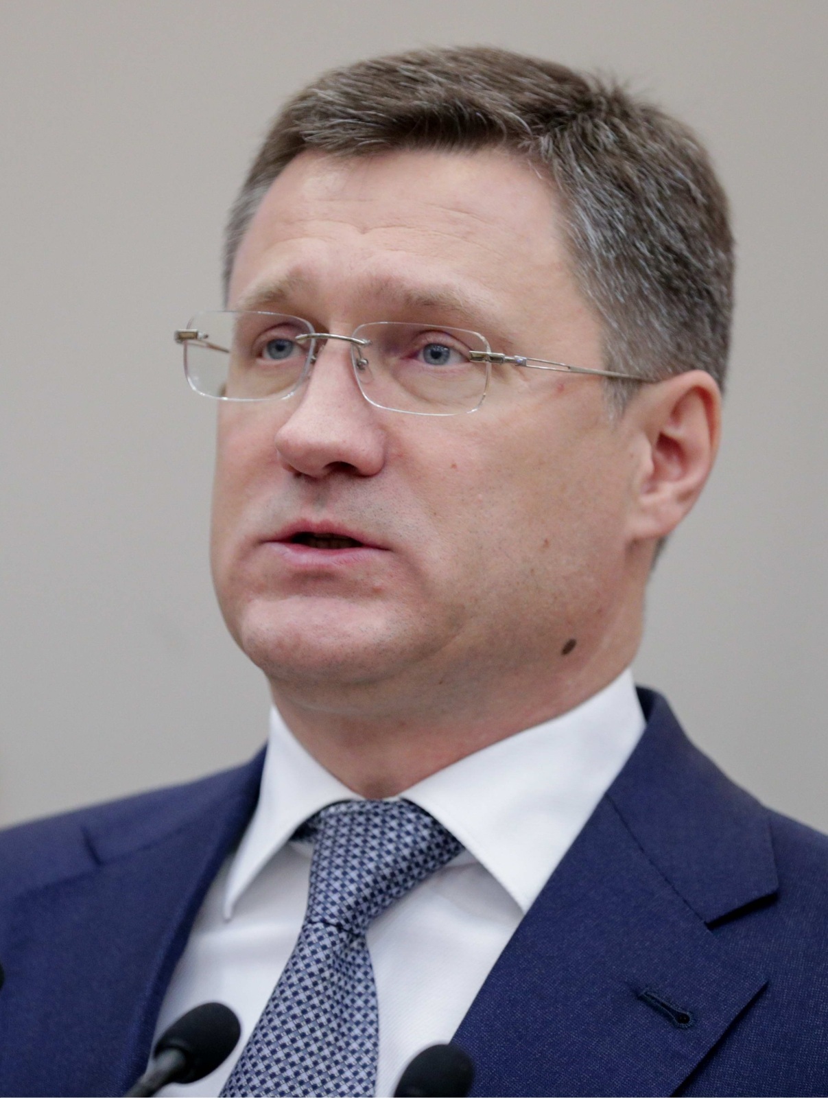 Алхимия чисел:Новак раскрыл рост реальных зарплат в России за три года