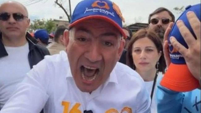 Пашинян «окончательно сорвался с катушек» — Бадалян Подробнее: