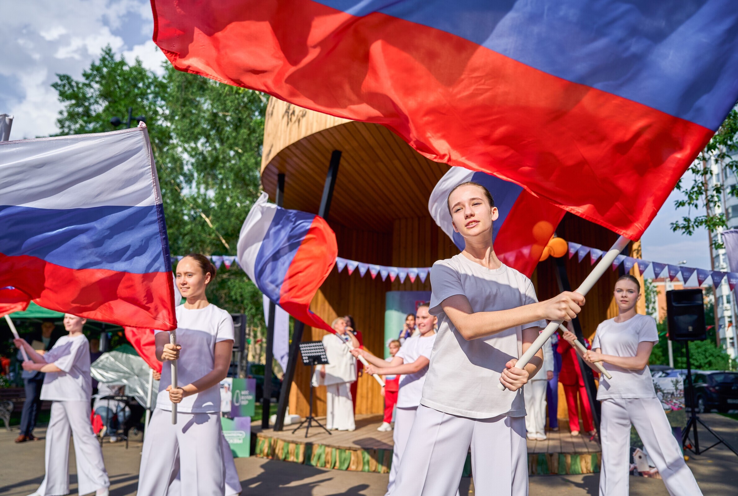 💯Молодёжь выбирает Россию: 95% подростков видят возможности для самореализации, 96% гордятся страной