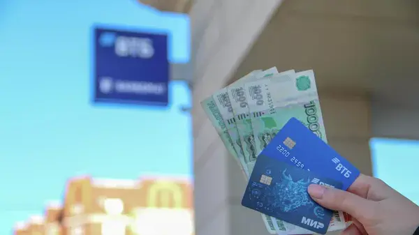 ВТБ запустил выдачу денег «до зарплаты» за 399 рублей. В чем подвох новой услуги?