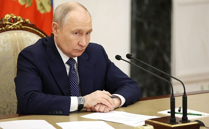 Путин изменил правила получения гражданства РФ: кому из мигрантов теперь не нужна справка о судимости?