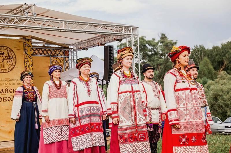 Гайд по главным этно-фестивалям лета-2026: куда поехать за фолком и атмосферой