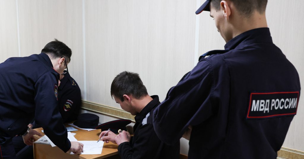 Мигрантам закручивают гайки: Совфед одобрил жесткий закон о медосмотрах. Кого депортируют за 24 часа?