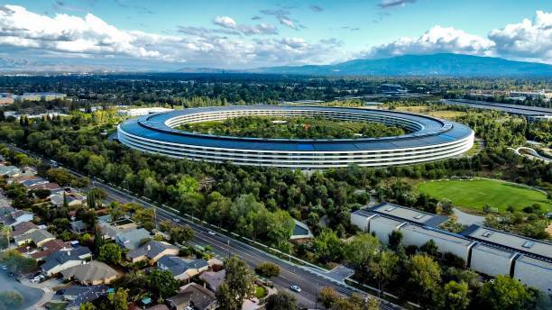 «Макс» пролетел: как Apple послала российский «национальный месседж» в бан без единой бумажки