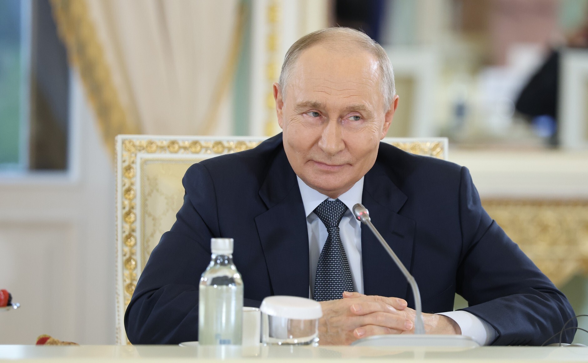 Путин не сказал "нет" на вопрос о новом сроке. Что это значит?