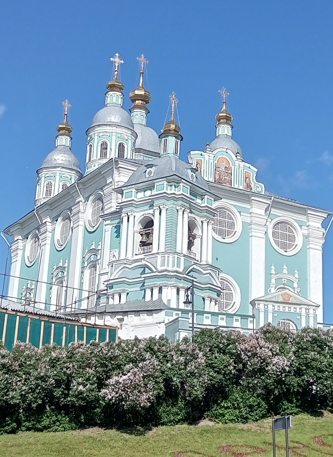 Богоборческие кощунства коммунистов в Свято-Успенском соборе в Смоленске во главе Минеем Губельманом.