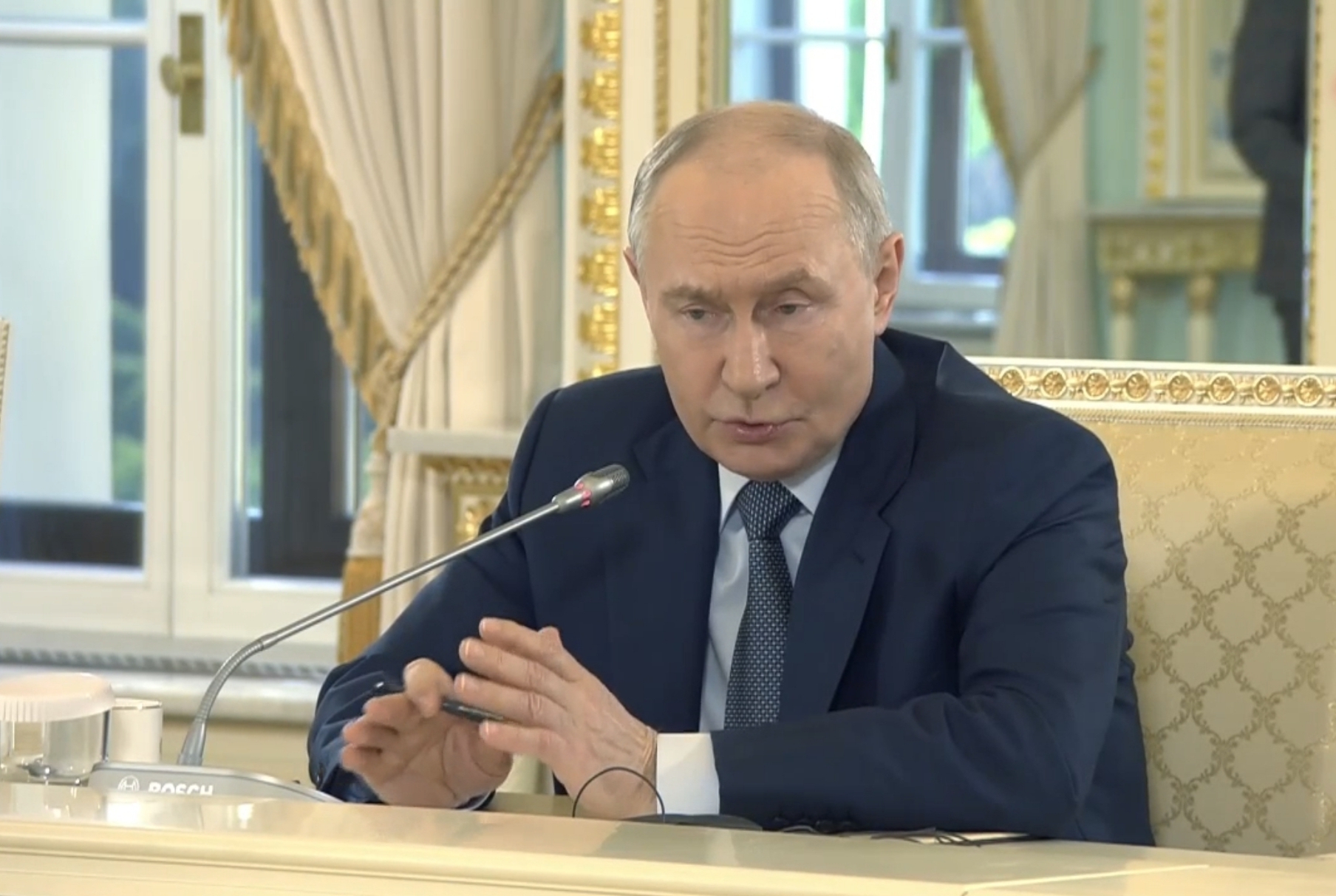 «Я устал и ухожу» не будет? Инсайдеры прочат Путину новый срок