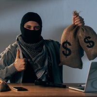 За чей счёт господа устроят банкет для жертв мошенников.Пострадавшим от мошенников россиянам пообещали компенсацию в полном объеме