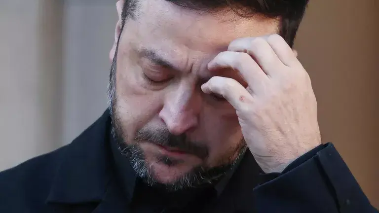 На фоне российских ударов президент Зеленский не смог сдержать бурных эмоций, перейдя на крик.