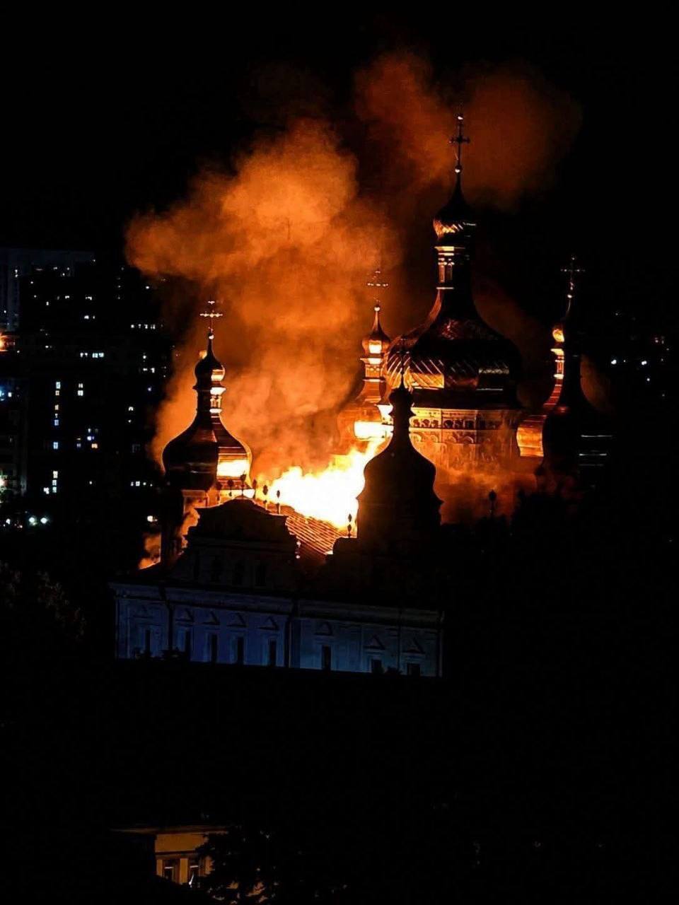 Пожар в сердце православия: в Киеве горит Киево-Печерская Лавра