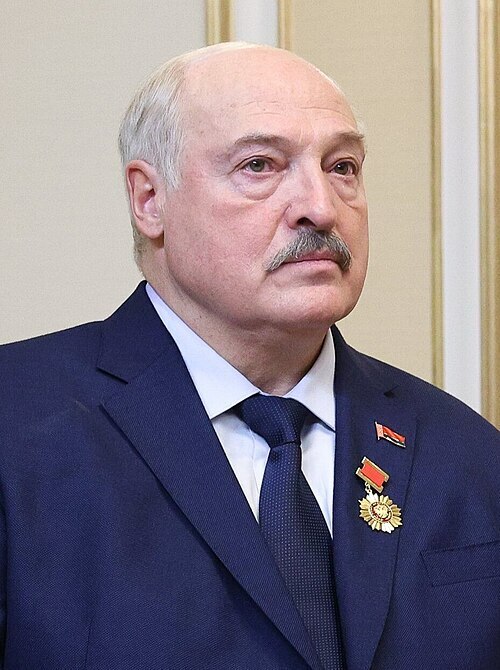 🔥Атаку ВСУ на автобус с детьми? Батька не простит. Он способен похитить Зеленского и притаранить его в Минск. Беги, Вова, беги