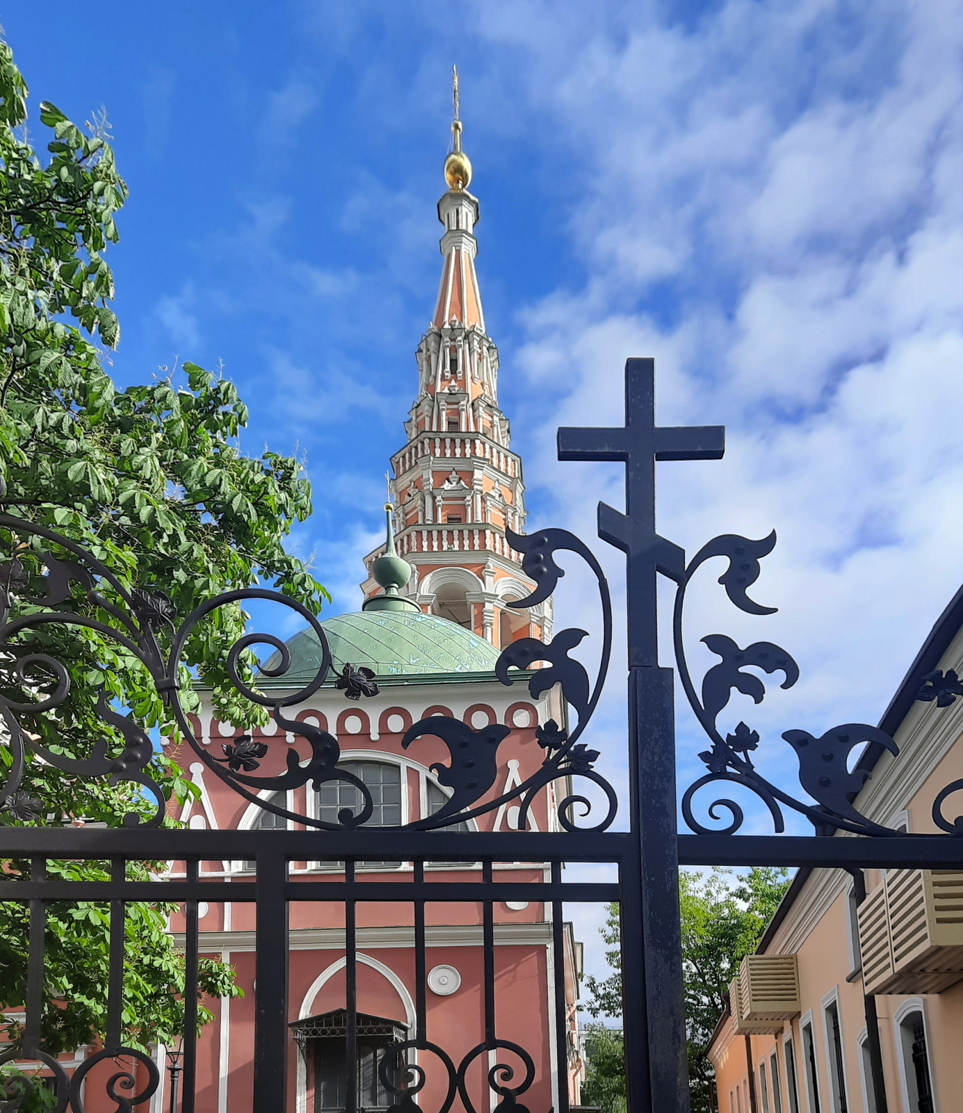 Храм Воскресения в Кадашах: красота и боль