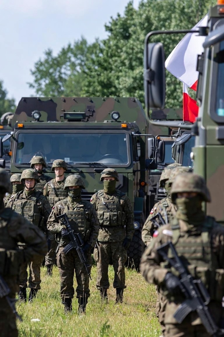 Невероятно, но факт. В Польше призывают готовиться к войне с Украиной