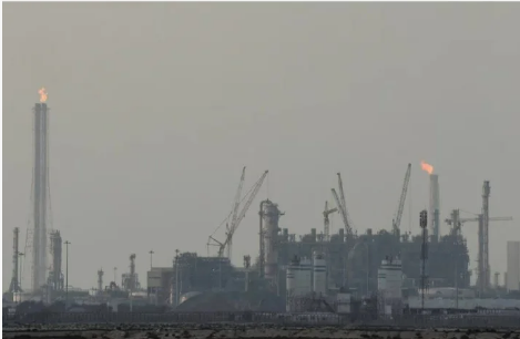 Пакистан срочно нуждается в сжиженном природном газе, поскольку вспышка на Ормузском проливе парализовала поставки.