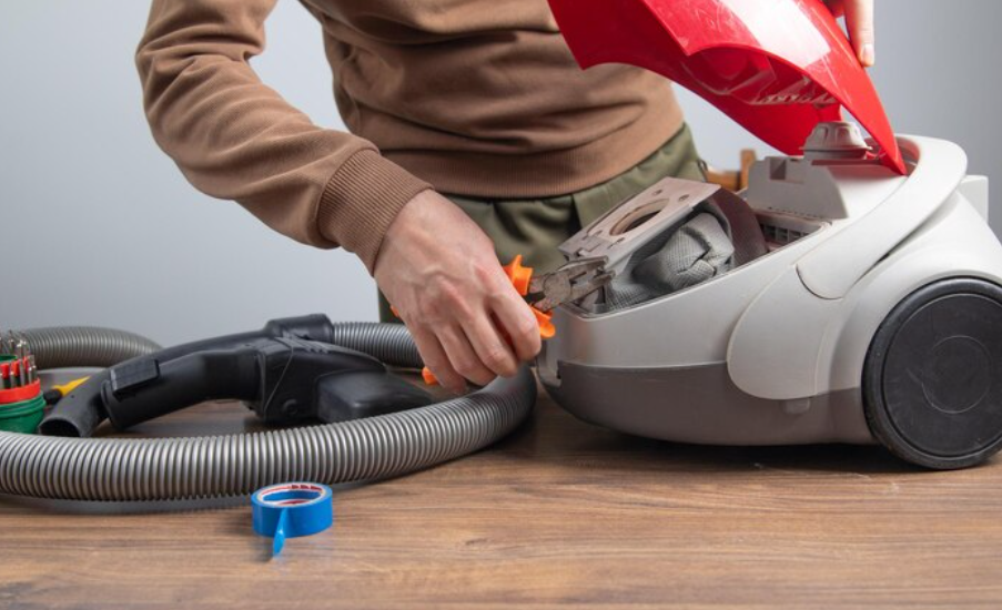 Пылесосы Tefal и Rowenta отзывают из-за риска возгорания — один из приборов уже вспыхнул в руках россиянки во время уборки