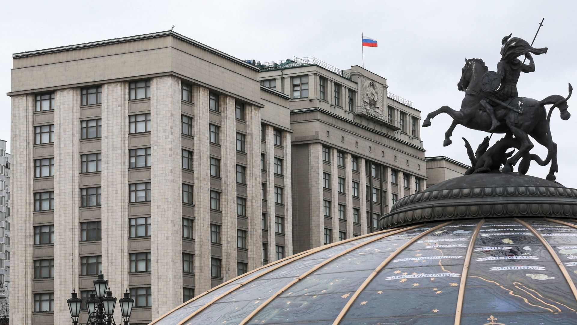 Когда сердце рвётся на части: в Госдуме хотят дать родным в реанимации "опору" — но хватит ли у больниц сил её обеспечить?