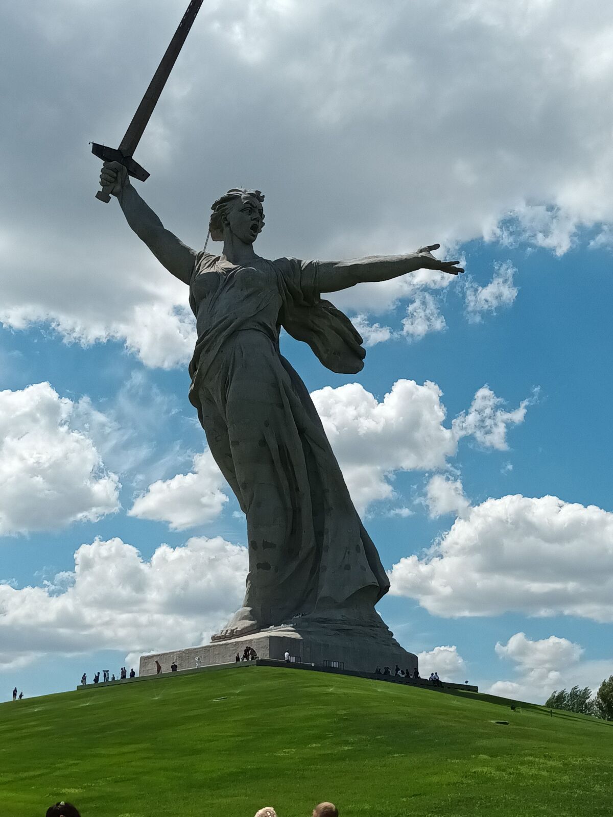 Мамаев Курган и Волга- это должен увидеть каждый!