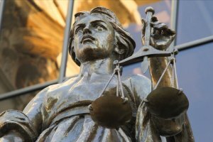 Особняки, квартиры и дорогие авто: Верховный суд задался вопросом, откуда у судейской семьи активы на 33 млн рублей