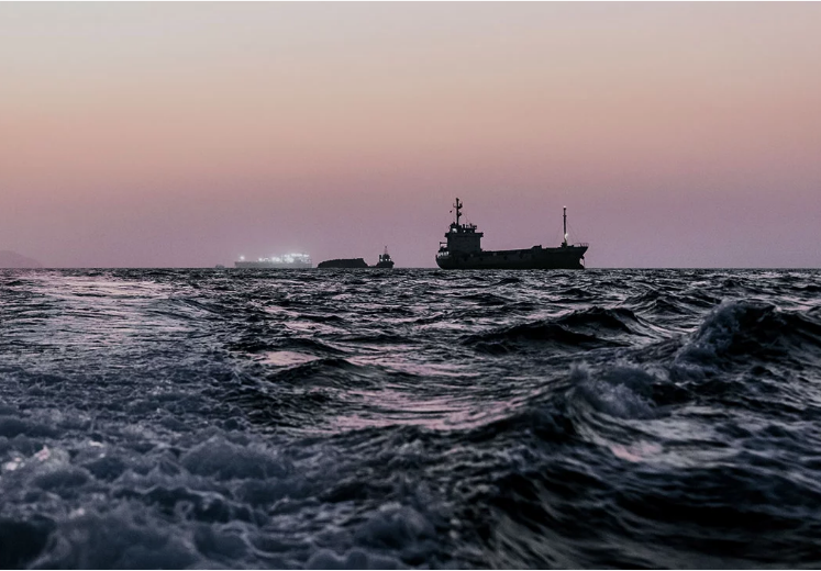 Индия запретила морякам участвовать в рейсах через Ормузский пролив после терактов.