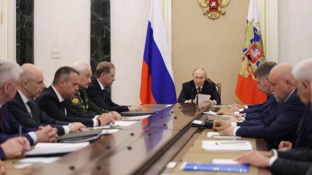 Бумажные накладные вне закона: Путин утвердил новые правила для грузоперевозок