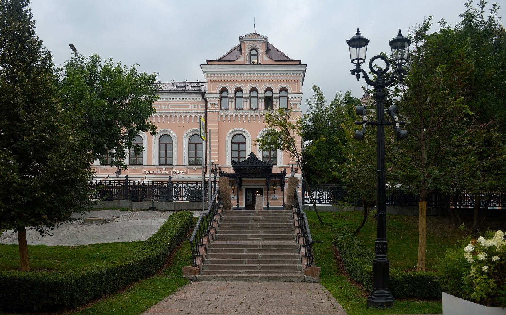 Гоголевский бульвар в дождливый денёк