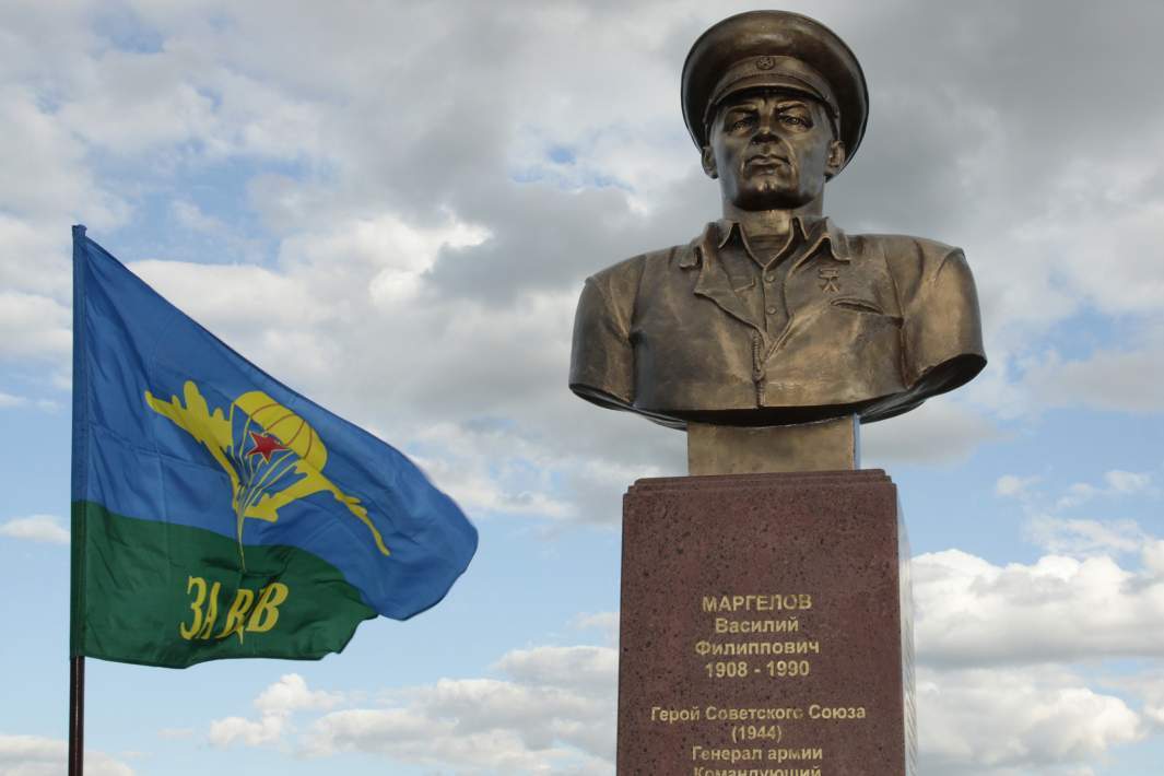 «День ВДВ: небо, тельняшка и арбуз» — статья для широкой аудитории