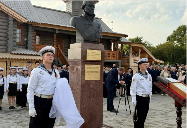 В Костроме появилась Аллея адмиралов: первым увековечили Фёдора Ушакова .
