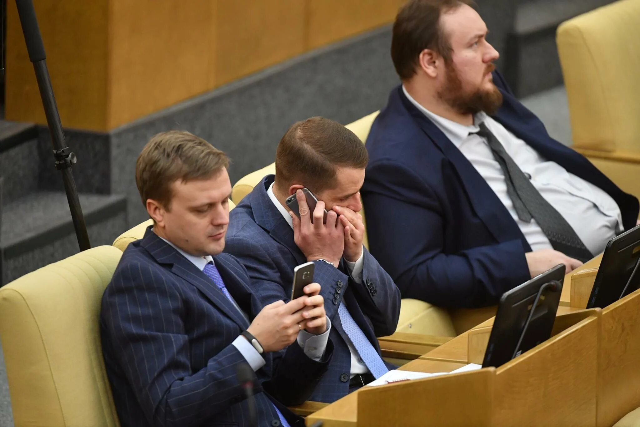 Депутаты ушли в офлайн: Петербург накрыла волна цифрового "исчезновения" — что скрывается за массовой чисткой соцсетей?