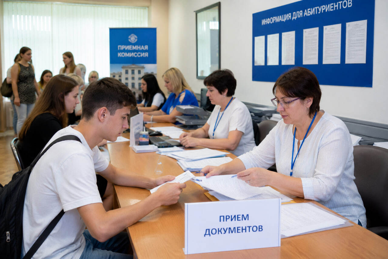«Мне не нужен вуз, мне нужно своё дело»: что выбирают выпускники 2026