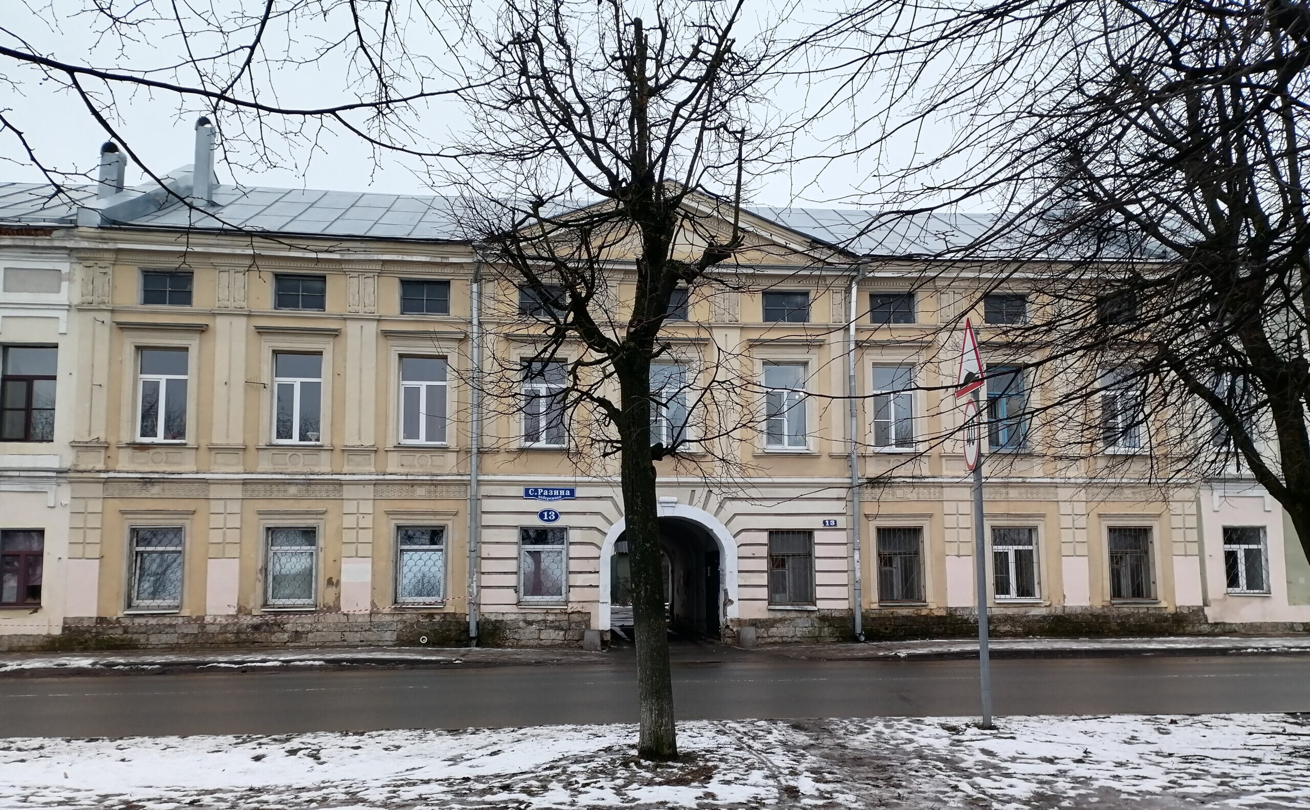 Вояж по Степана Разина в Твери – две единые фасады