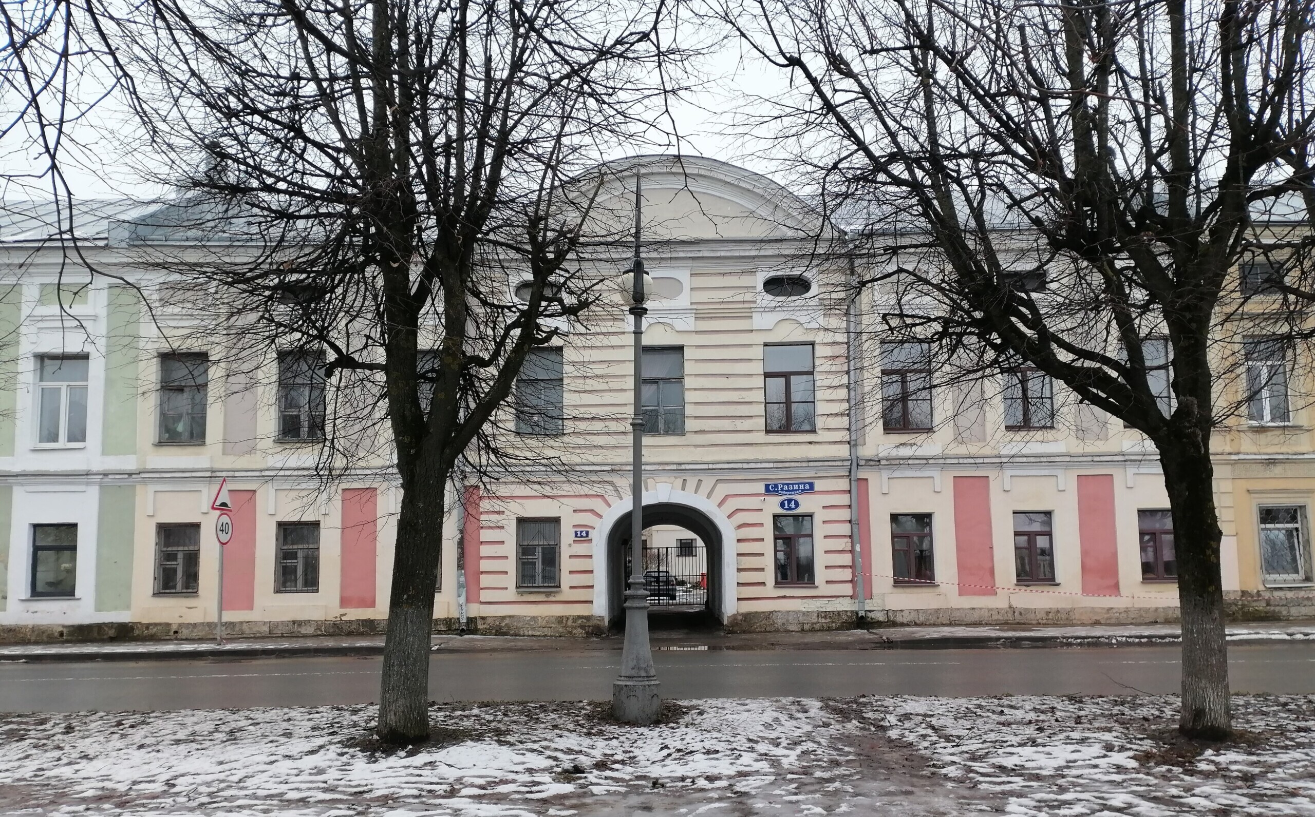Вояж по Степана Разина в Твери – две единые фасады