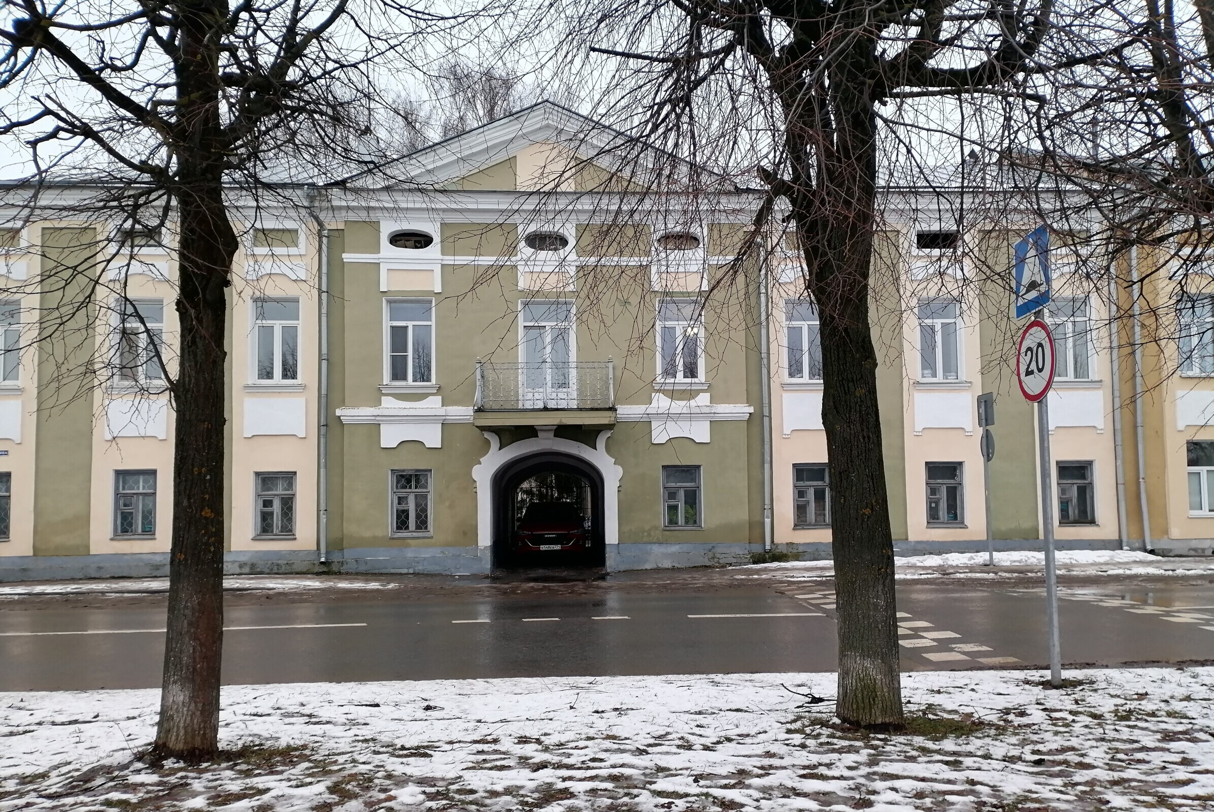 Вояж по Степана Разина в Твери – две единые фасады