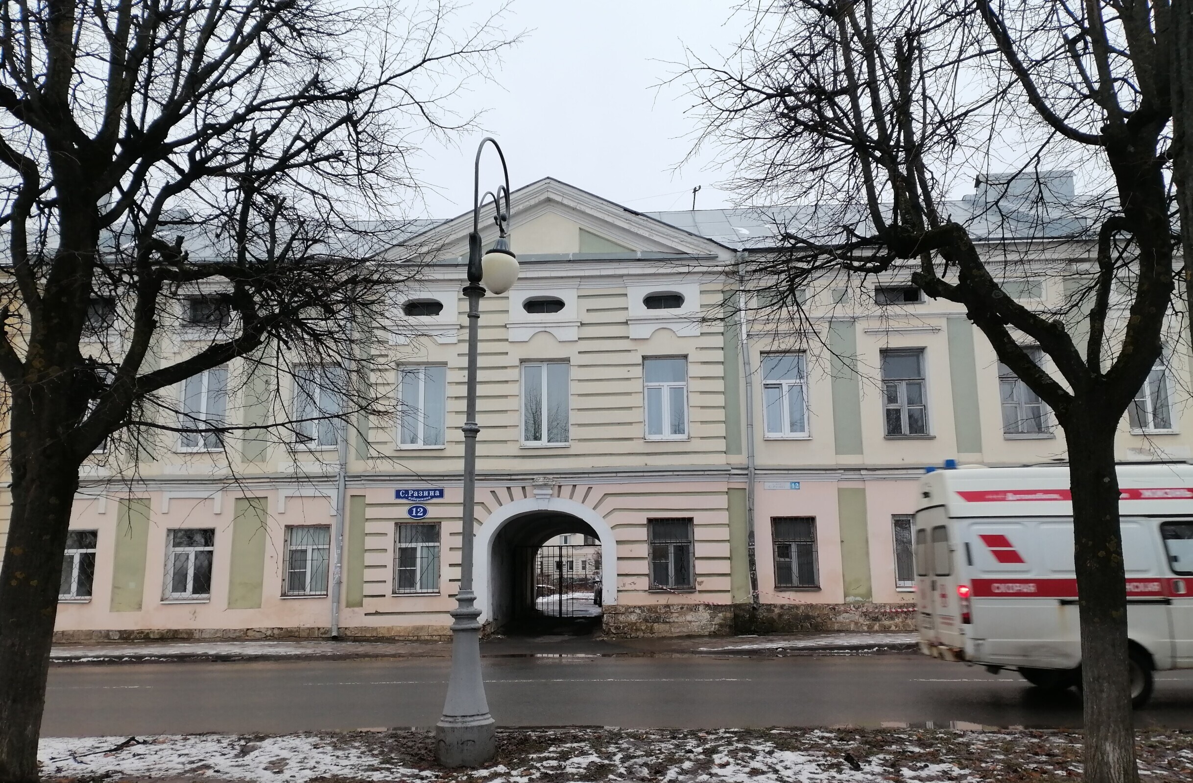 Вояж по Степана Разина в Твери – две единые фасады