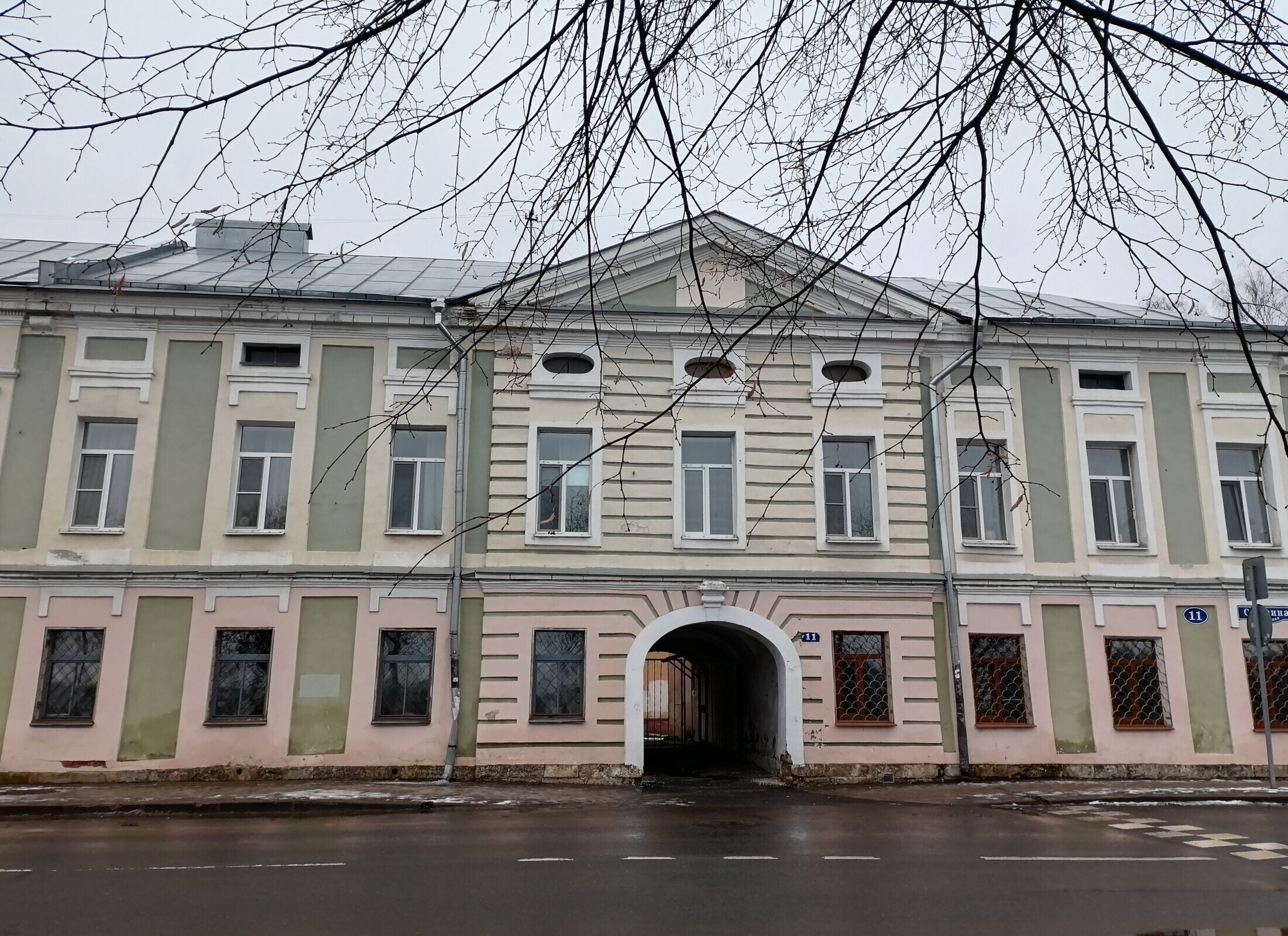 Вояж по Степана Разина в Твери – две единые фасады