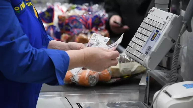 Банкоматы массово исчезают с улиц: где теперь россиянам снимать наличные без комиссии