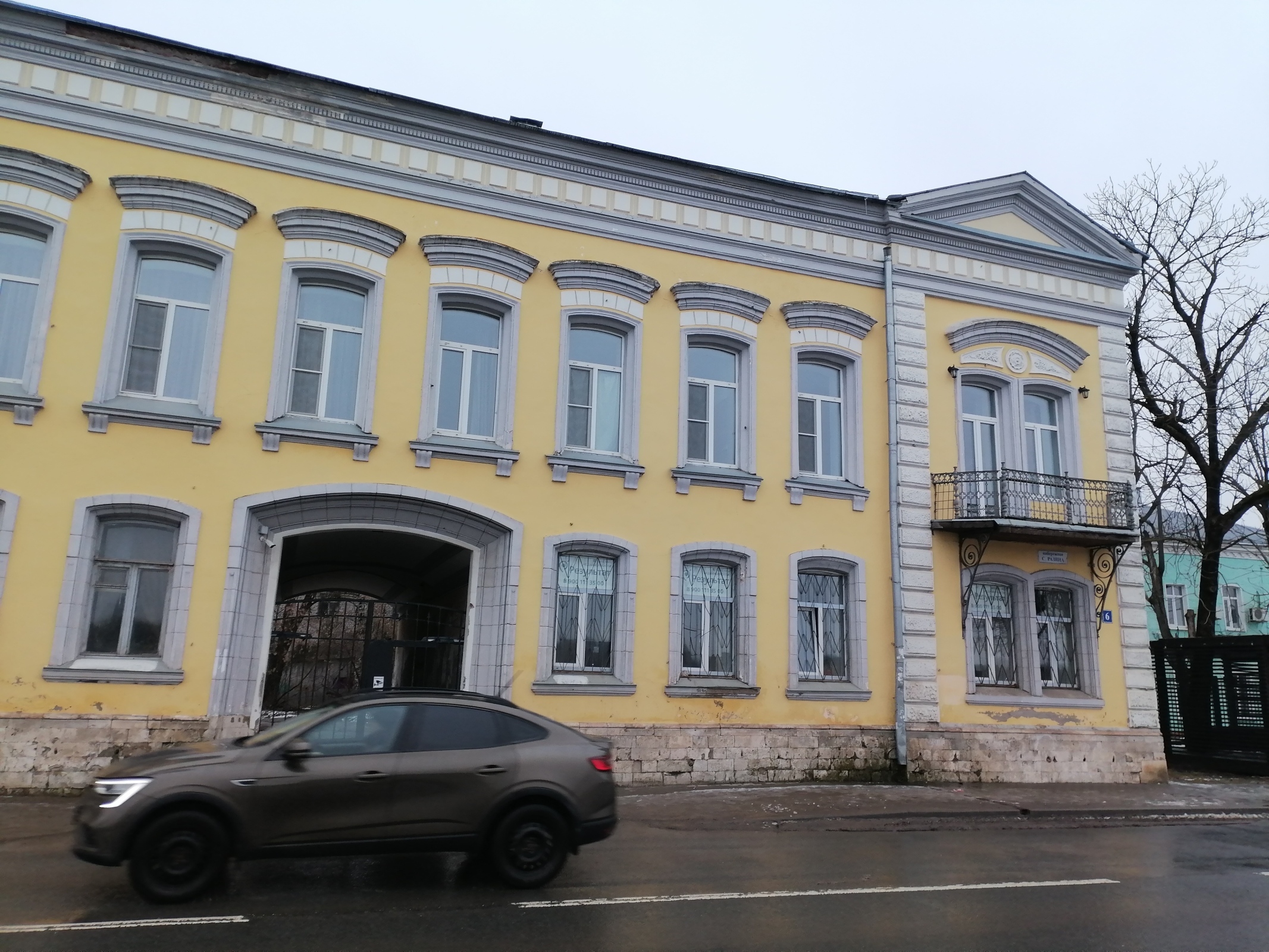 Вояж по Степана Разина в Твери – две единые фасады