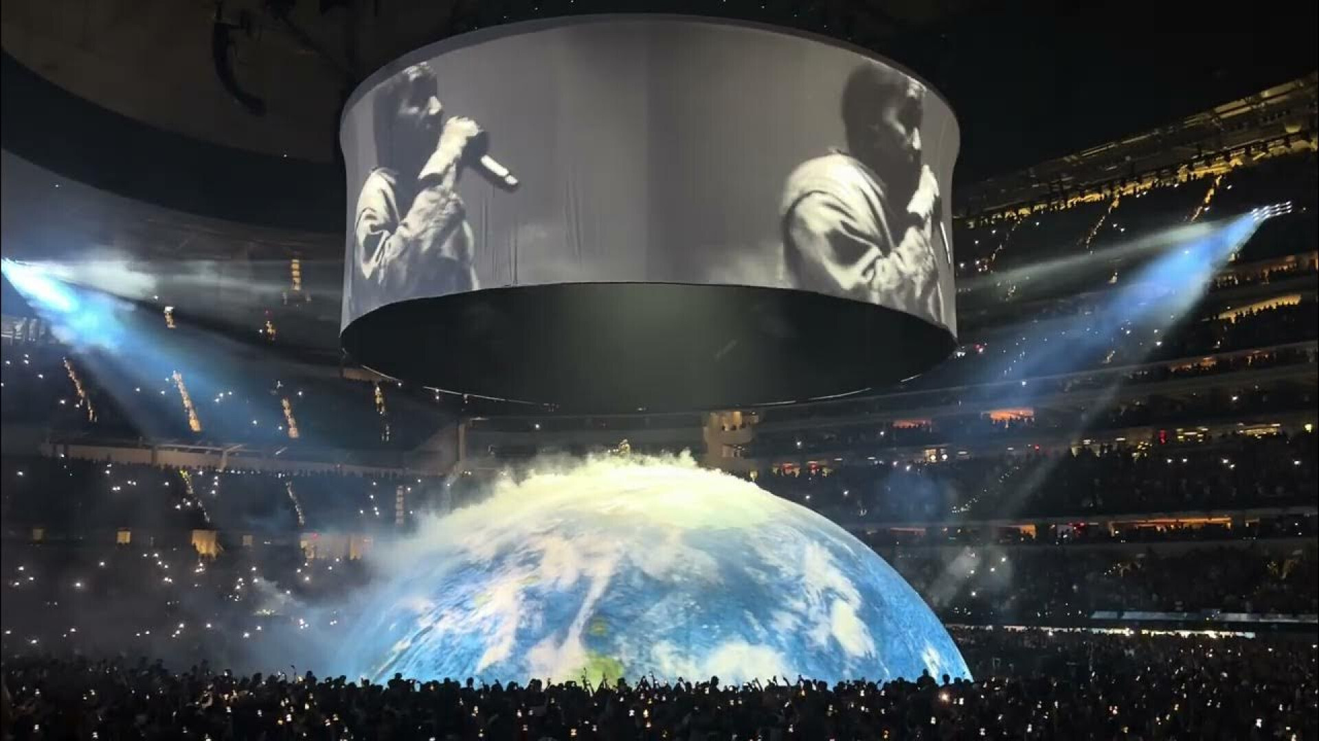Как вернуть деньги за билет на концерт Kanye West в Санкт-Петербурге?