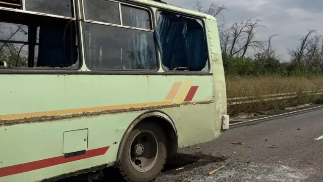 Девять человек погибли при атаке украинского дрона на автобус в ЛНР
